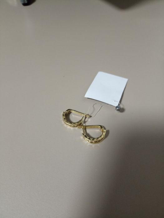 Срочно продам золотые серьги