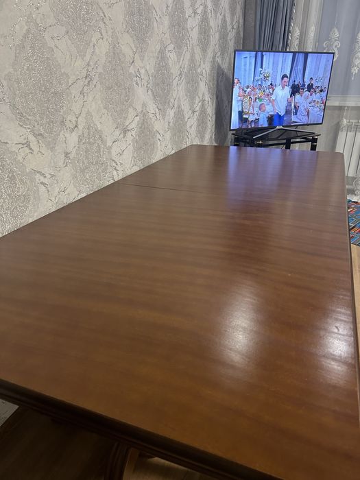 Продам стол гостиный