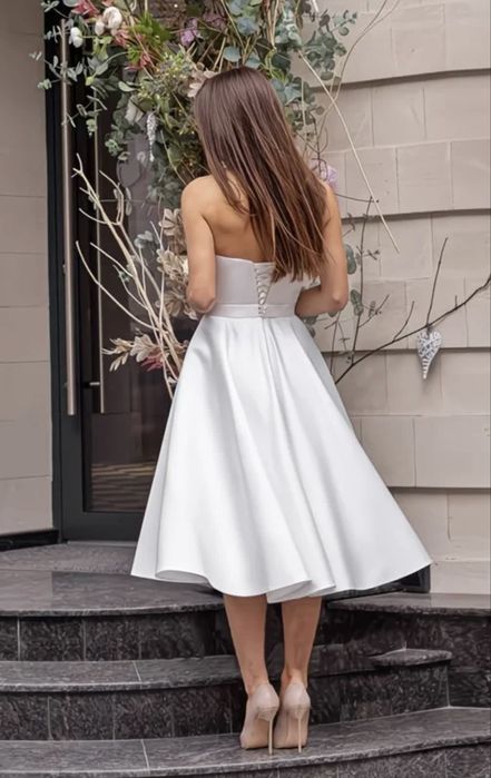 Белое новое платье