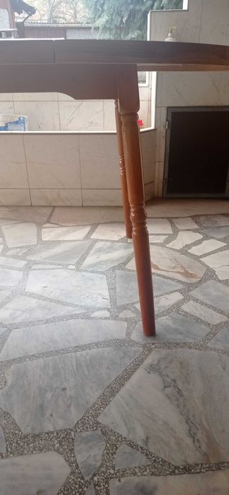 Кухненска маса за хранене