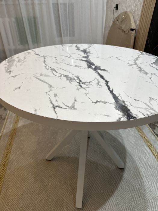 Стол со стульями