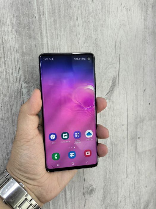 Продам Samsung S10 8/128gb