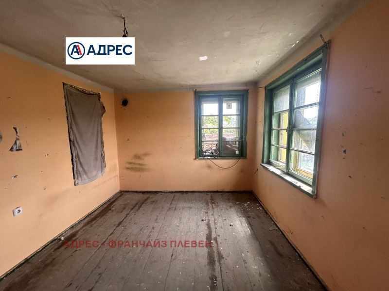 Продава се Къща в с. Петърница, Област Плевен - 140 кв.м за 91 €/кв.м - Снимка #3