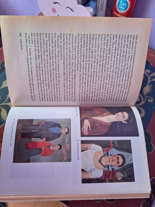 Биографична книга за Фрида Кало на английски език