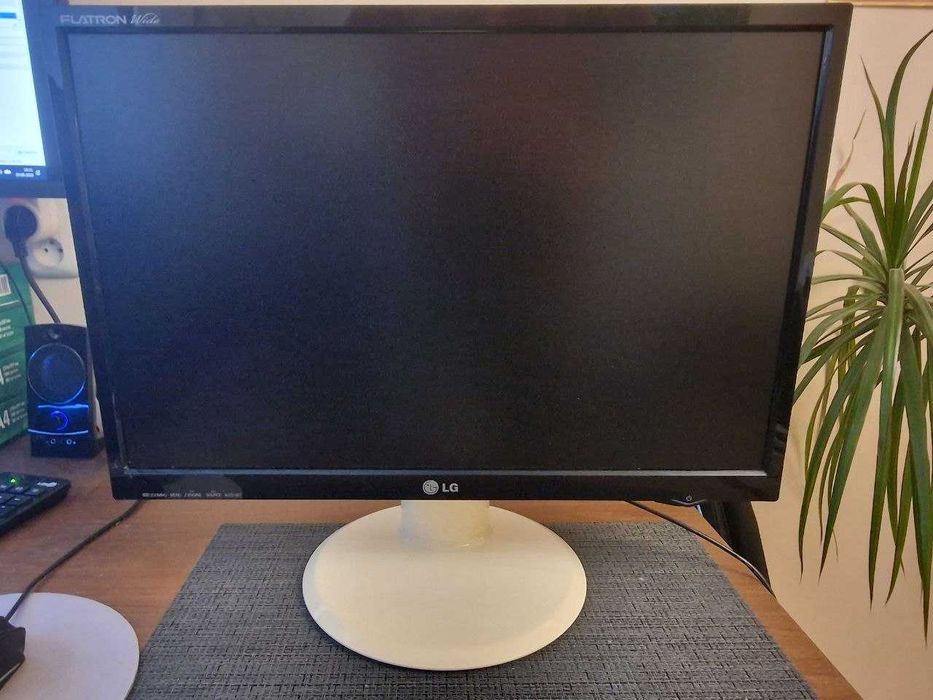 Монитор LG Flatron 22"