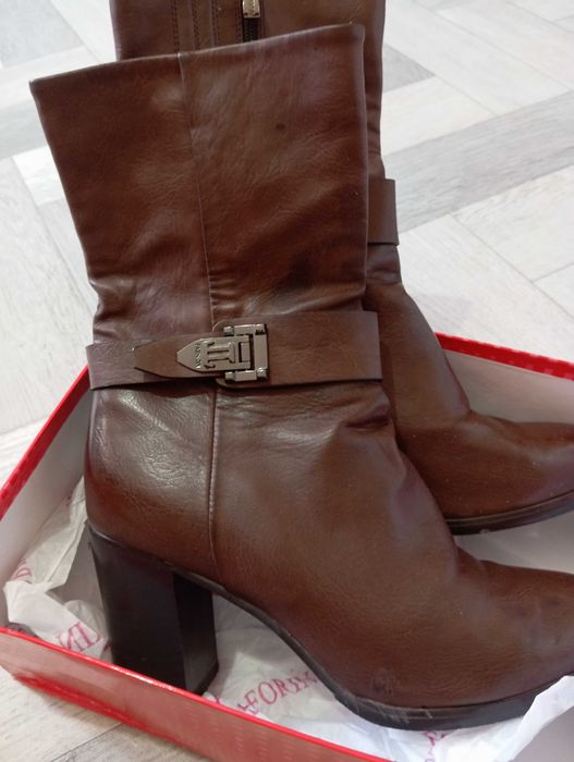 Продаю женскую обувь