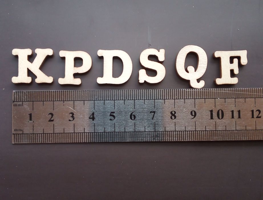 Лазерно рязани дървени букви.