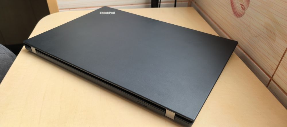 Laptop Lenovo ThinkPad T14_i7 10610U vPRO_32 GB DDR4_4-5h Bateria__NOU