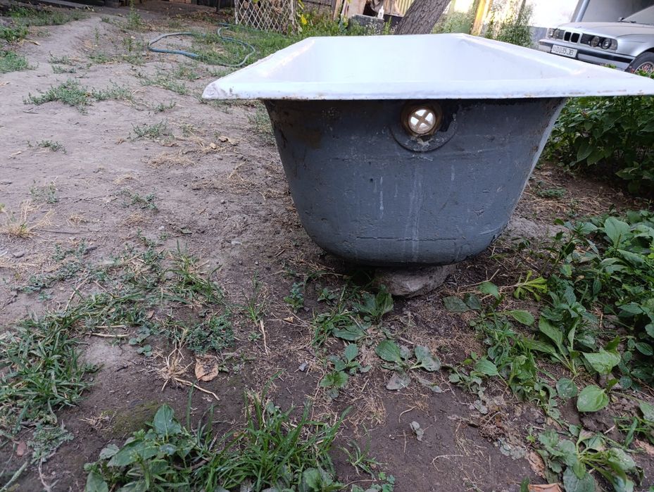 Сантехника, чугунная ванна