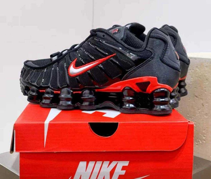 Продавам нови мъжки маратонки Nike Air Max Shox TL black red