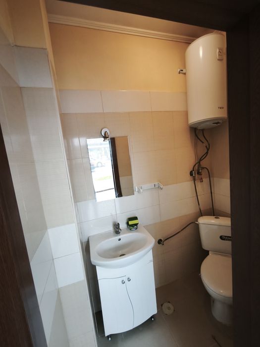 Давам под наем магазин 20квадрата със санитарен възел и склад 3кв.мен