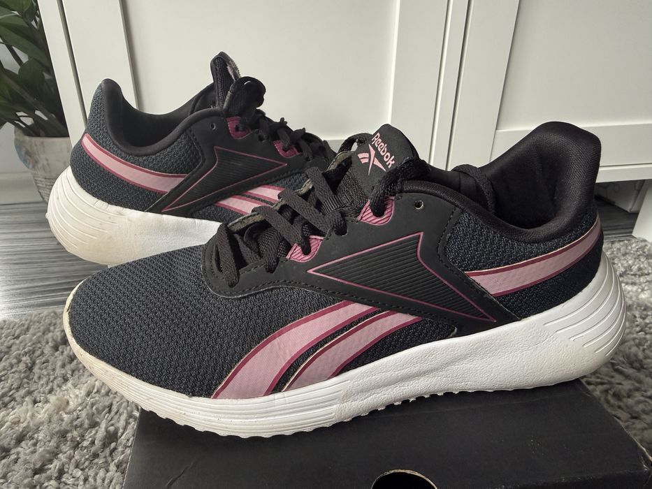 Продавам три чифта маратонки Nike , Reebok , Adidas