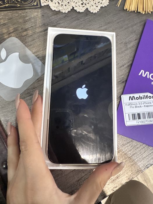 Продавам iPhone 12