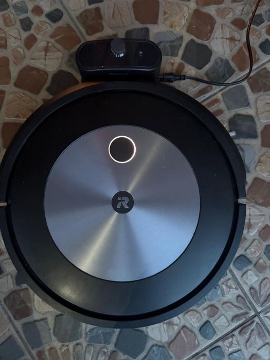 Aspirstor iRobot Roomba seria j7