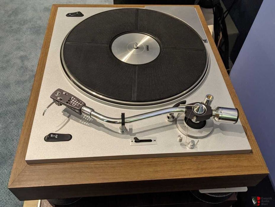 Yamaha YP-701 TOTL 1974 belt-drive pick-up semiautomatic stare TOP