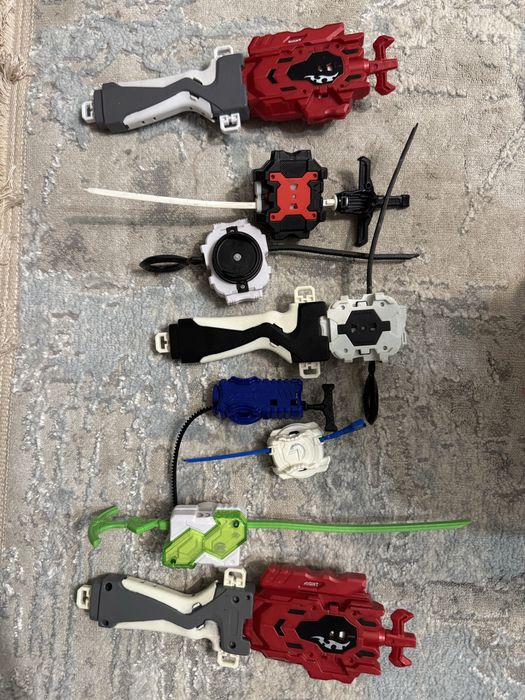 Волчки бейблейд с пускателями и ареной