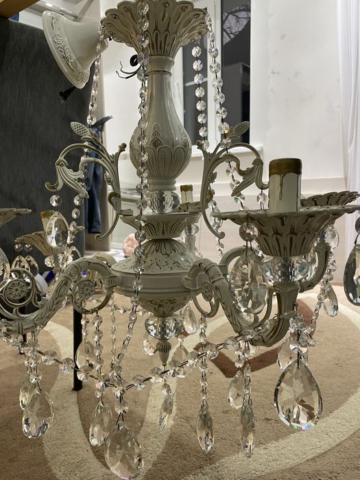 Люстра в хорошем состоянии!