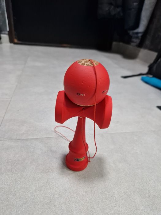 Kendama krom kolor semnata de ivan si xremus