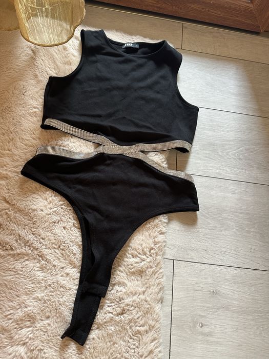 Изрязано боди с камъчета