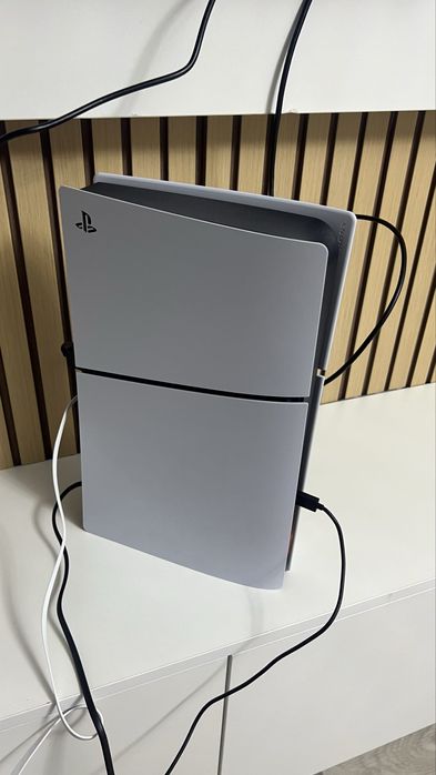 Ps 5 slim 1tb с 2 джостик 4 игры