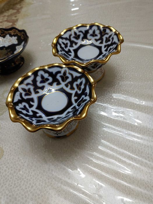 Богема ва чинни идишлар сотилади