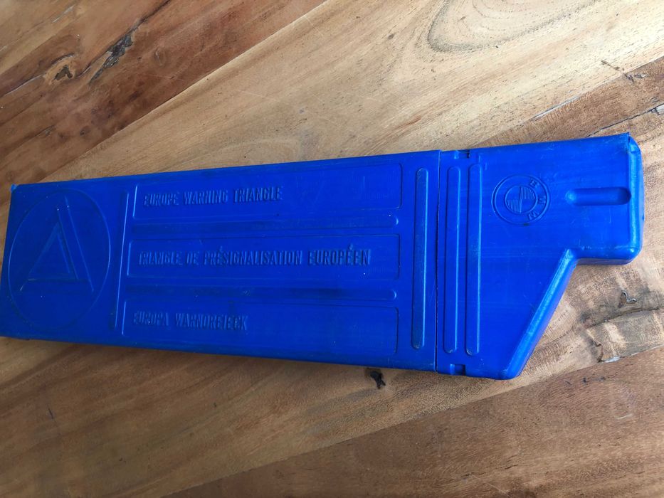 Авариен триъгълник BMW