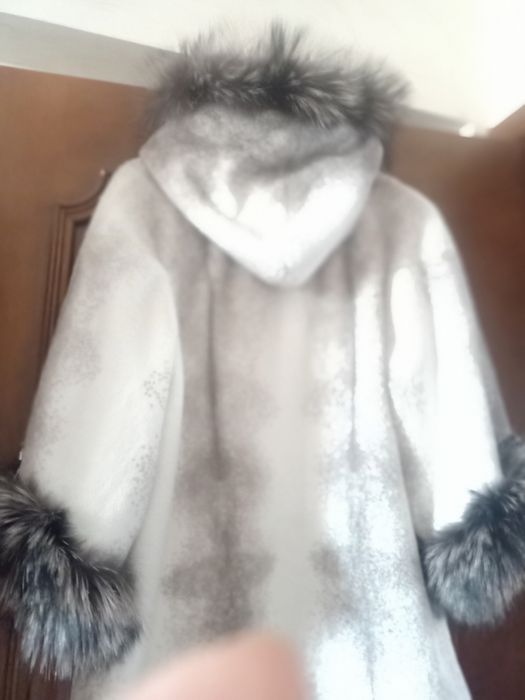 Шуба из ламы с капюшоном