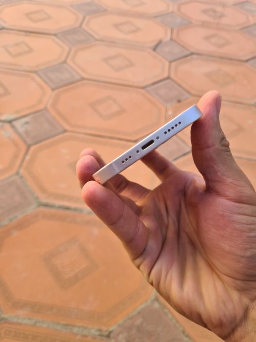 iphone 13.  256GB