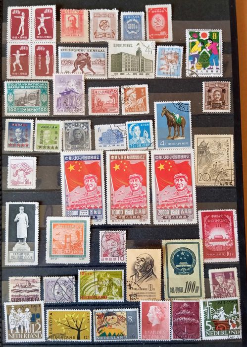 Продам альбом с марками