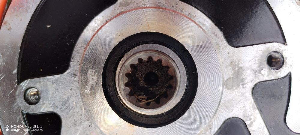 Vând motor triciclu mașina electrica 2000w  60v produsele sunt noi am și facura