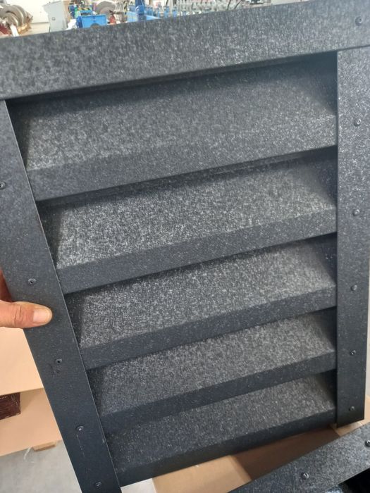 Sipca gard jaluzele gardTigla metalica