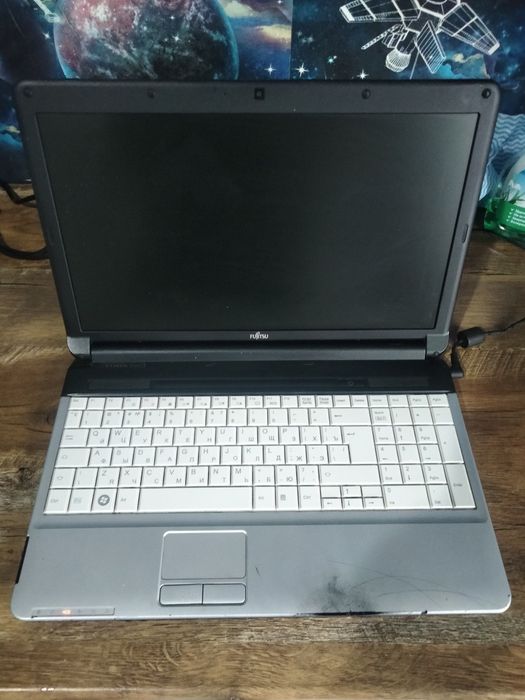 Продам ноутбук Fujitsu i3