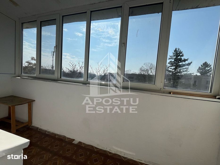 Apartament cu 3 camere, decomandat, situat in zona Sagului