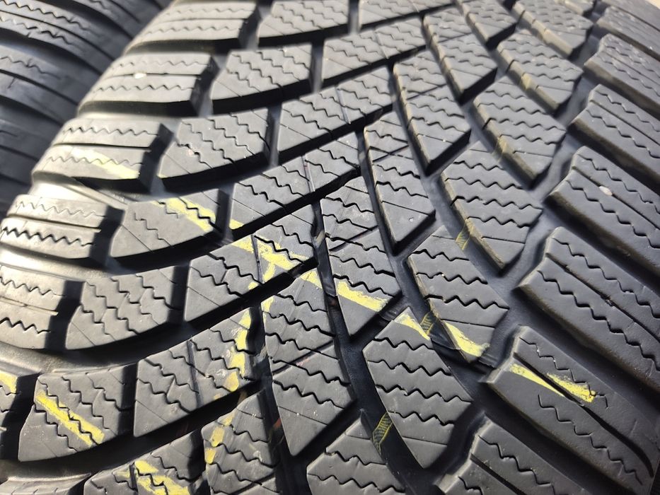 235/45/18" 4бр Bridgestone blizzak lm001,dot2022,6-7mm