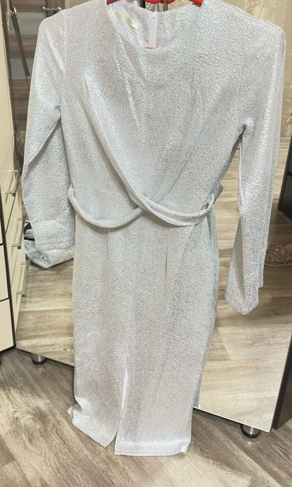 Продам блестящее платье.