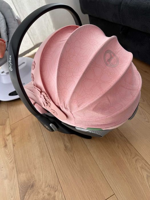 Cybex  Platinum Cloud T i-Size Simply Flowers - Pink   0 - 24  luni  Bebelusi  Scoica Auto