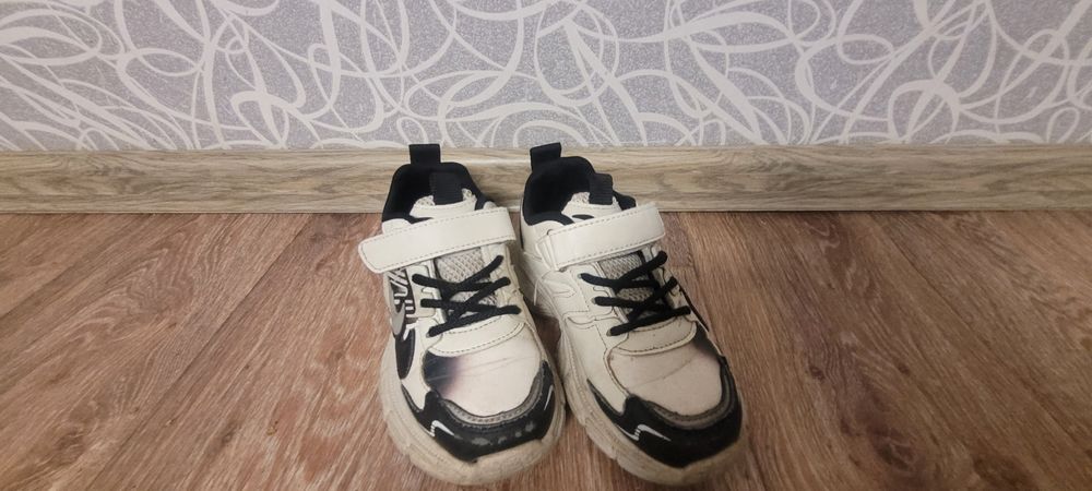 Продам кроссовки