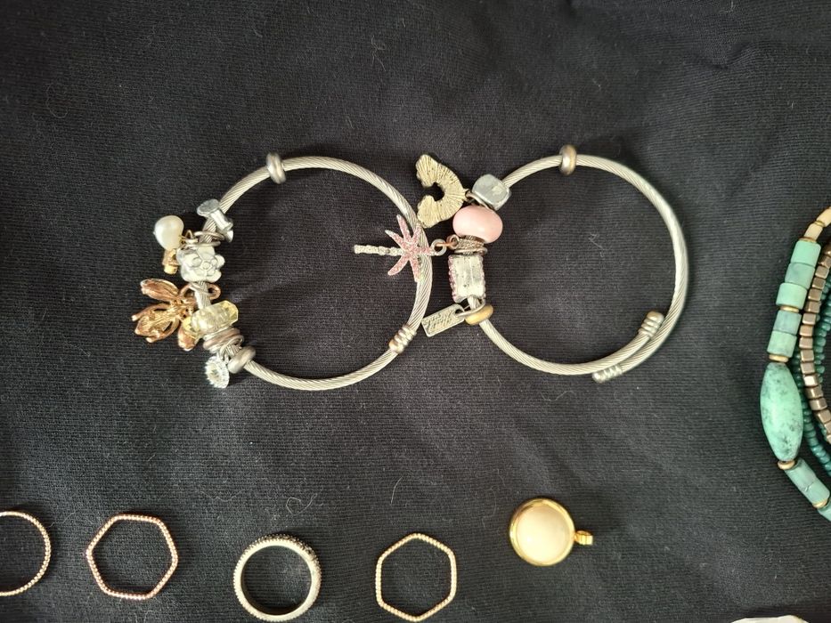 Украшения для девочек бижутерия.