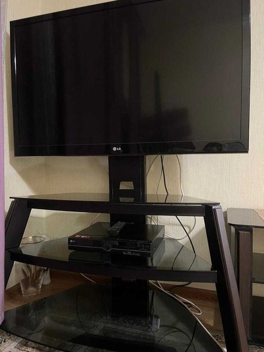 Телевизор LG плоский с зеркальной приставкой