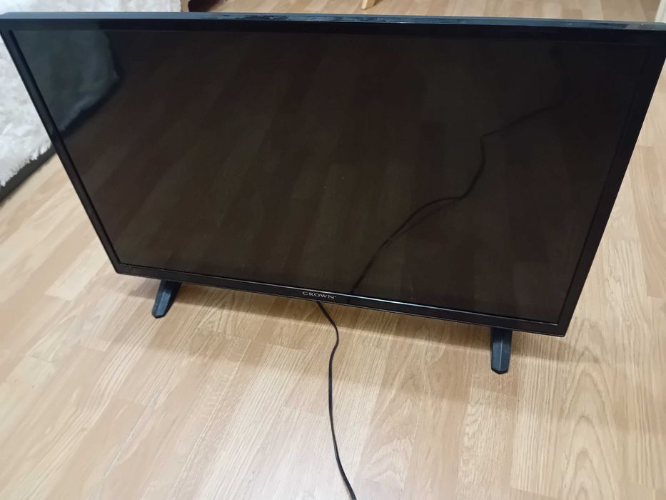 Телевизор Crown 32291 32"-81см LCD за ремонт или за части