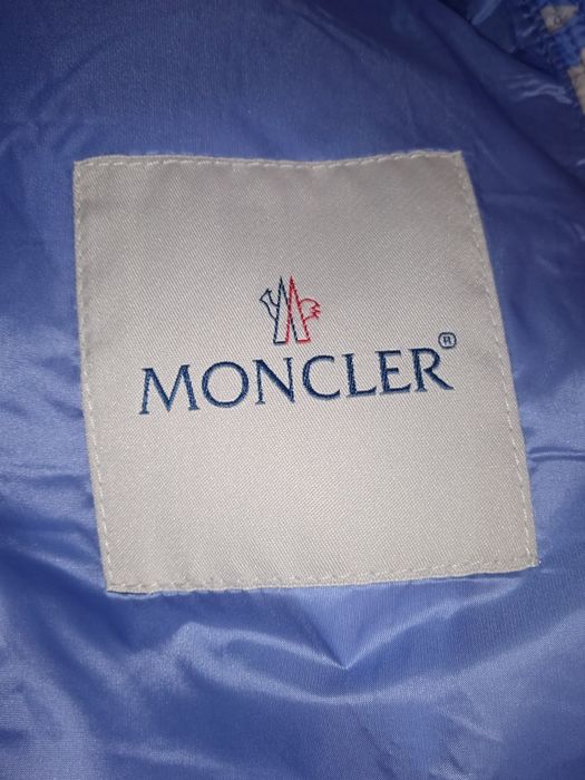 Весення куртка MONCLER