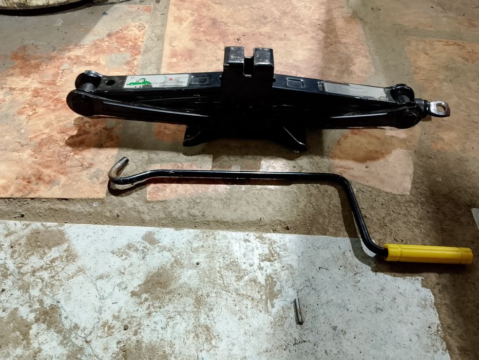 Домкрат 3 тонник без торга