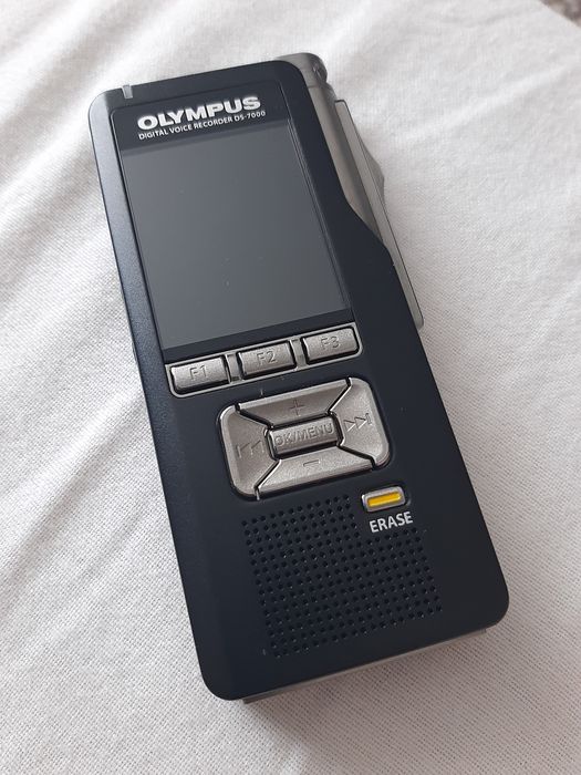 Vând reportofon Olympus