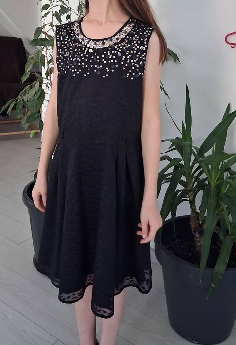 Rochita neagra 8 ani +