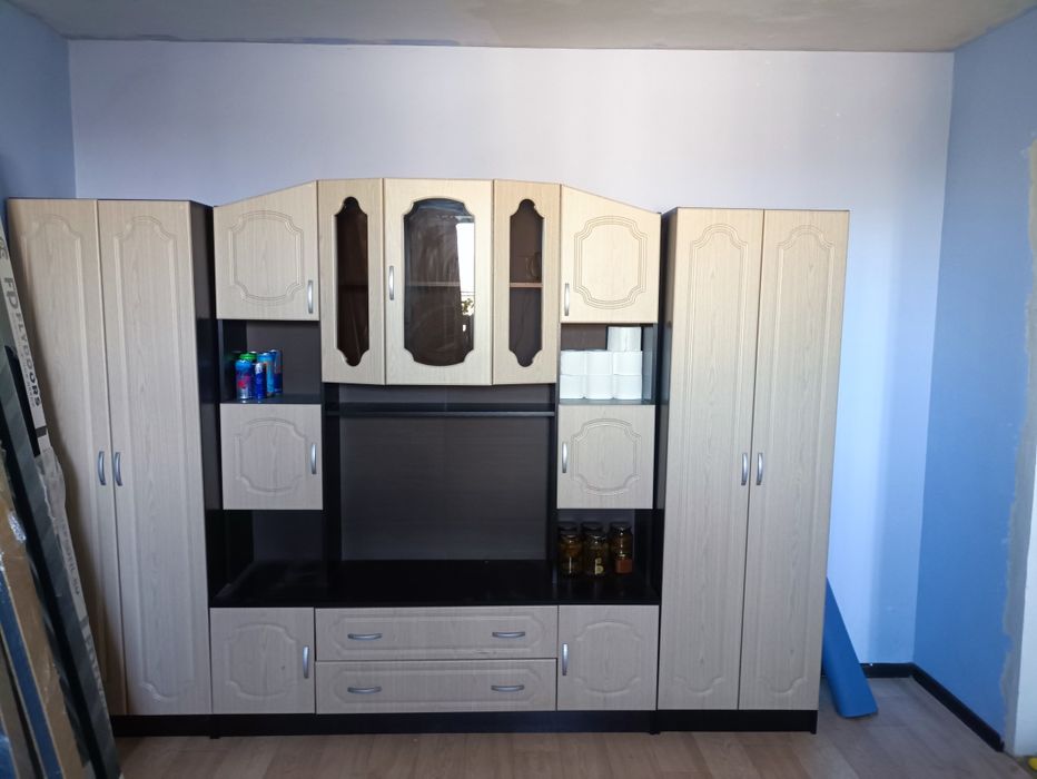 Продам шкаф-стенка из трёх секций