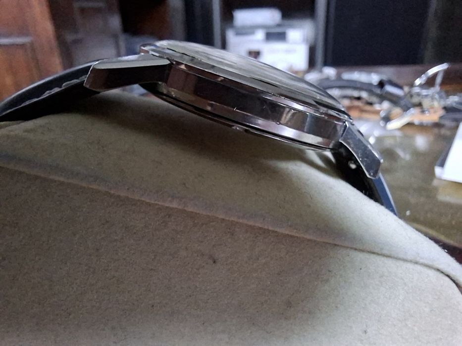 Omega Seamaster
Diematrul: 35 mm fara