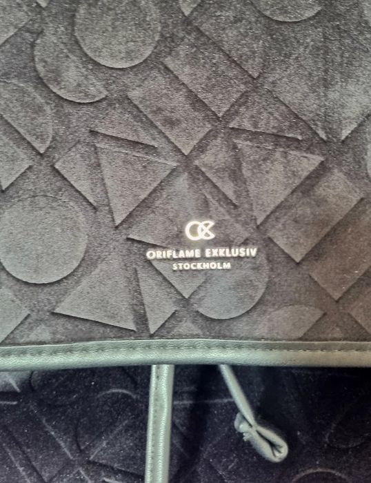 Черна раница и портмоне