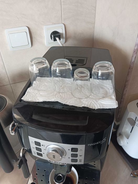 Кафеавтомат DeLonghi ECAM 22.112.B Magnifica S НОВА с комлект Филтри за вода и 500мл Декалцификатор