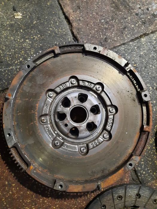 Kit ambreiaj volanta placa disc vw Passat b7 2.0tdi cff skoda octavia