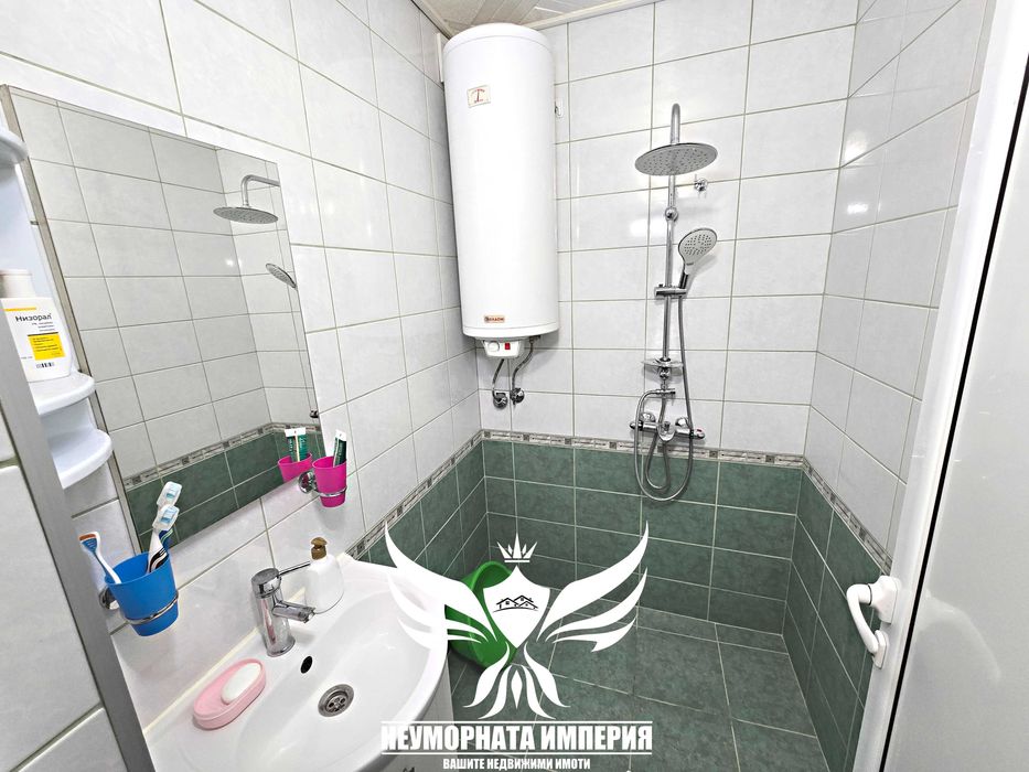 Продавам тристаен апартамент 115кв.м. 4ет. в гр.Асеновград до Пазара